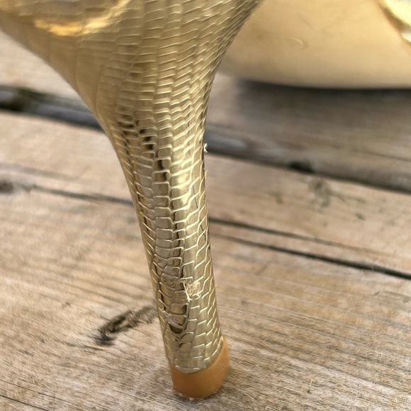 Gold Ducati size 40/9 with 3 inch heel adjustable strap, open toe - Picture 11 of 12